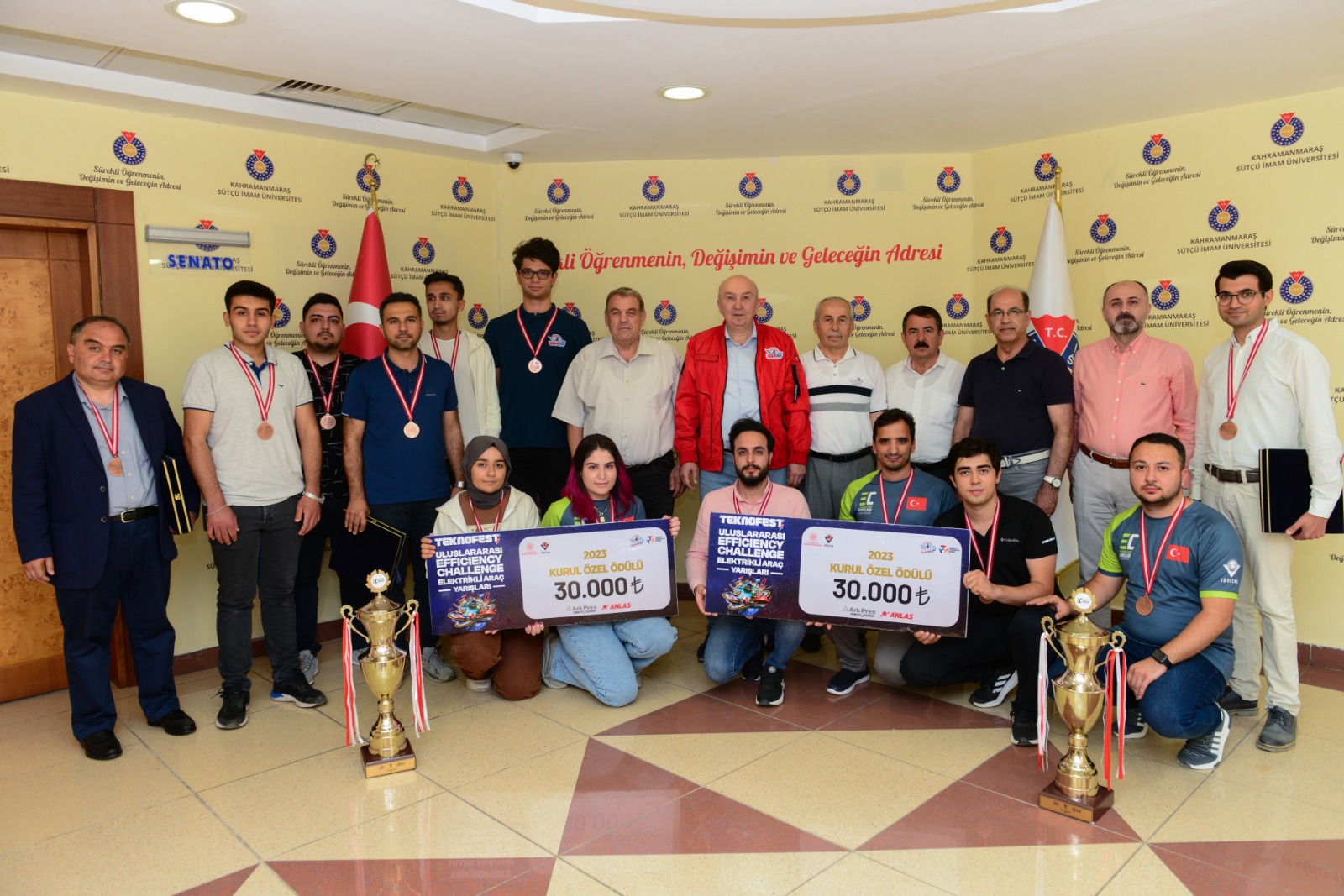 TEKNOFEST 2023'ten Ödülle Dönen Takımlarımıza Madalyaları Rektör Hocamız Tarafından Takdim Edildi